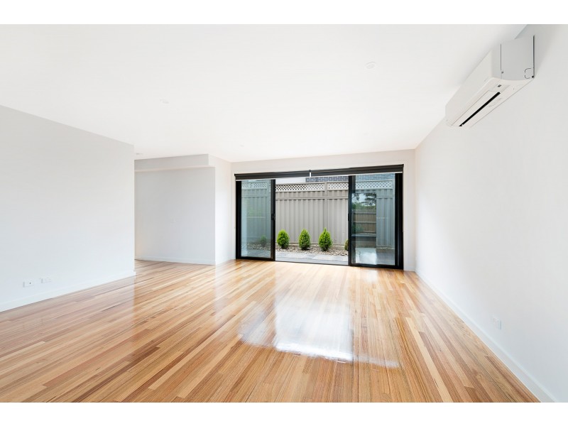 2/6 Kitson Crescent, Airport West VIC 3042