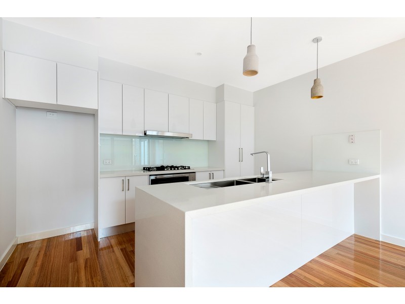 2/6 Kitson Crescent, Airport West VIC 3042