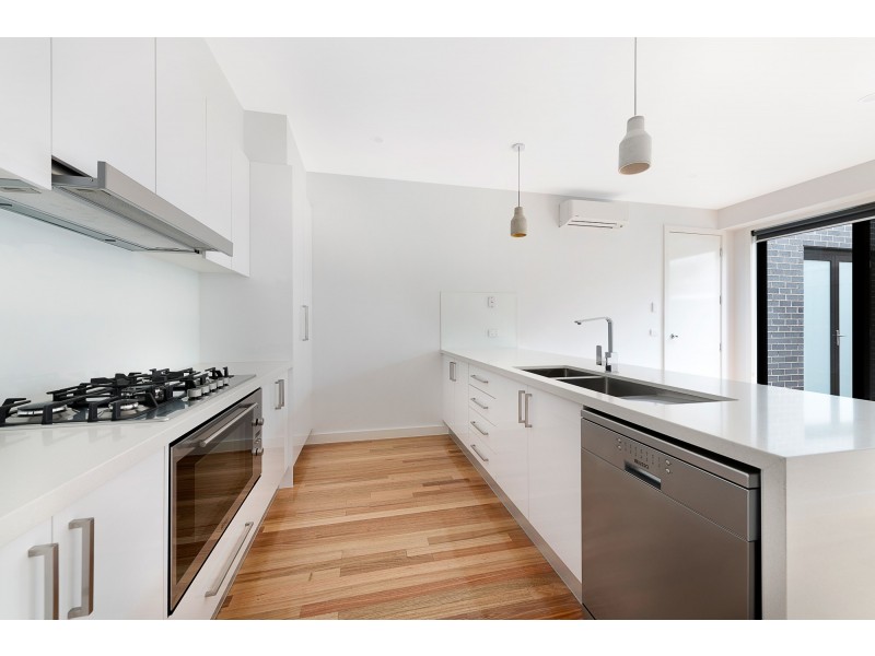 2/6 Kitson Crescent, Airport West VIC 3042