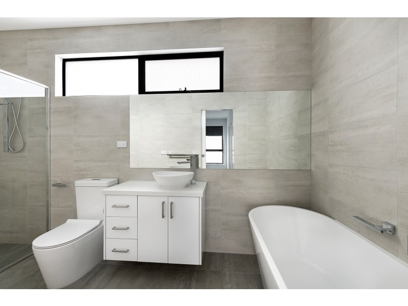 2/6 Kitson Crescent, Airport West VIC 3042