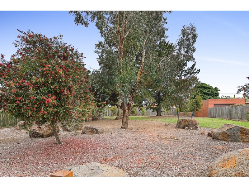 2/6 Kitson Crescent, Airport West VIC 3042