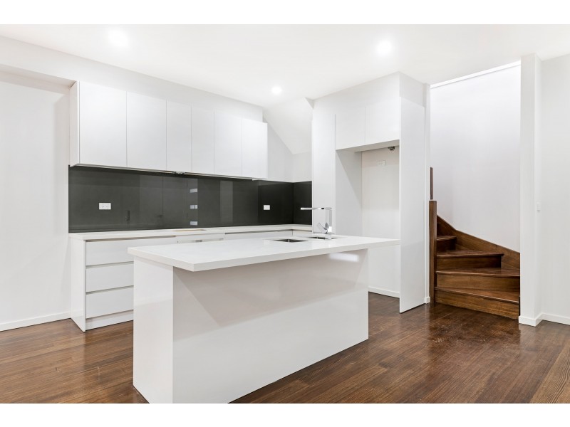 2/70 Halsey Road Airport West, Airport West VIC 3042