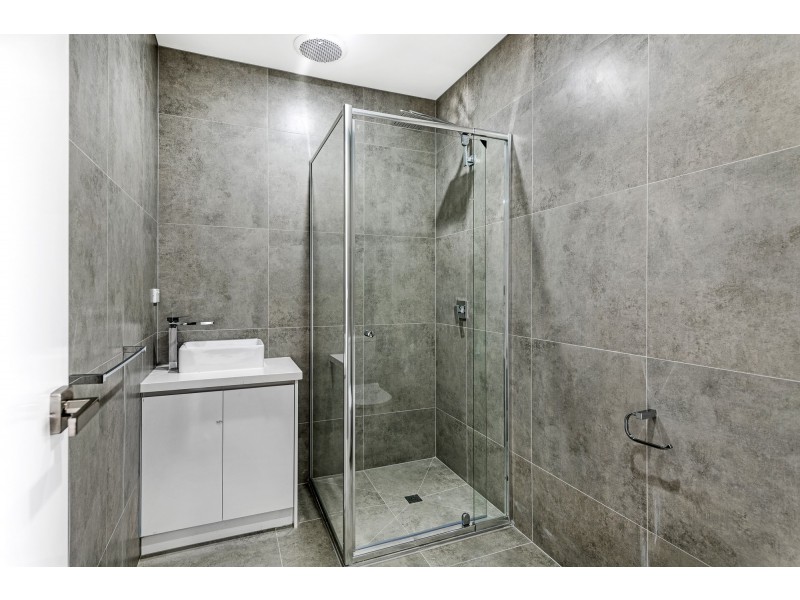 2/70 Halsey Road Airport West, Airport West VIC 3042