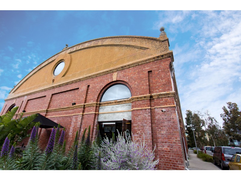 2 LUX WAY, Brunswick VIC 3056