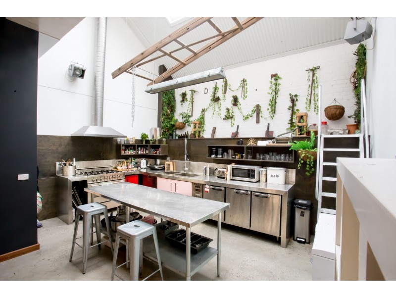2 LUX WAY, Brunswick VIC 3056