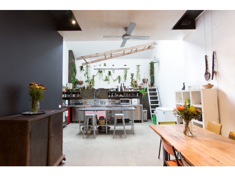 2 LUX WAY, Brunswick VIC 3056