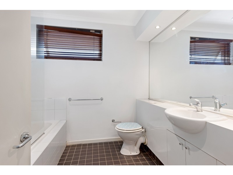 4/128 Donald Street, Brunswick VIC 3056