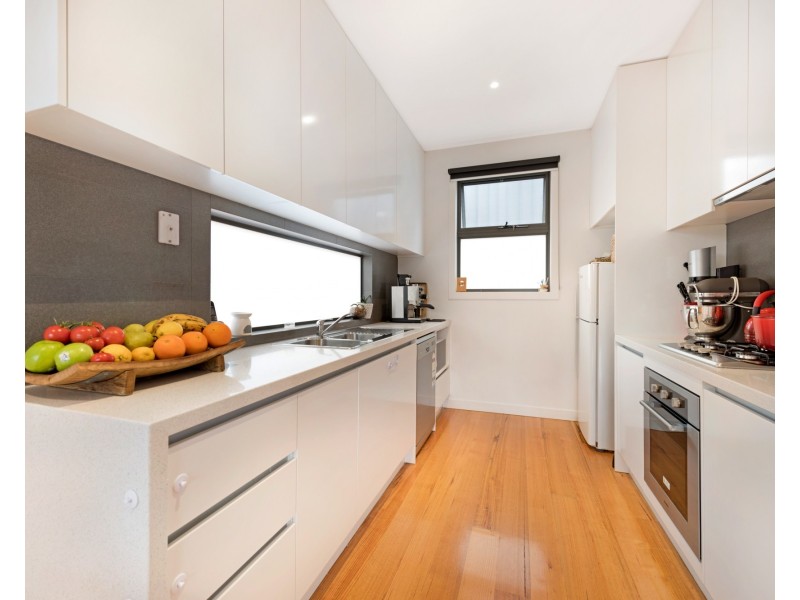 7 Clifford Place, Clifton Hill VIC 3068