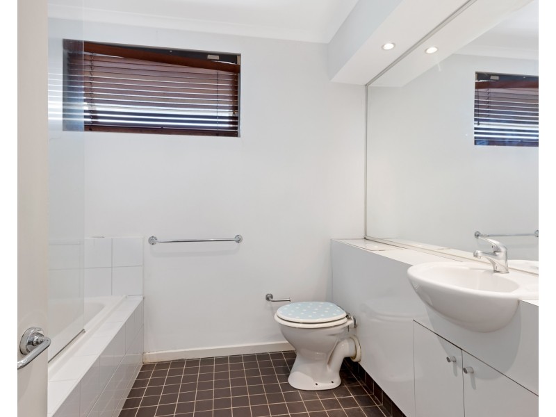 4/128 Donald Street, Brunswick VIC 3056