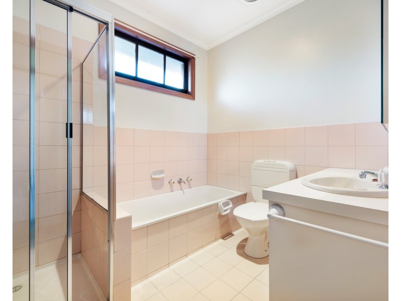 32 Waverley Street, Aberfeldie VIC 3040