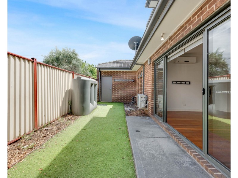 2/82 Bindi Street, Glenroy VIC 3046