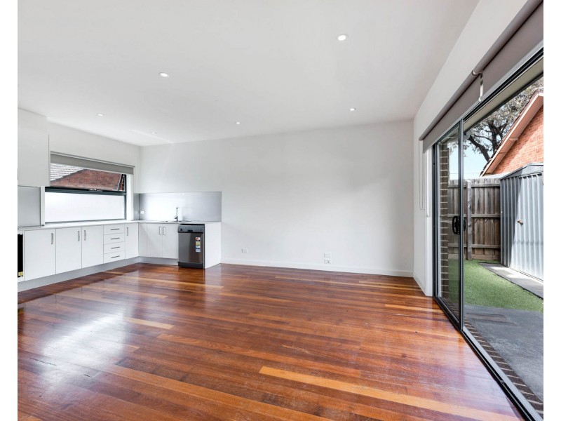 2/82 Bindi Street, Glenroy VIC 3046