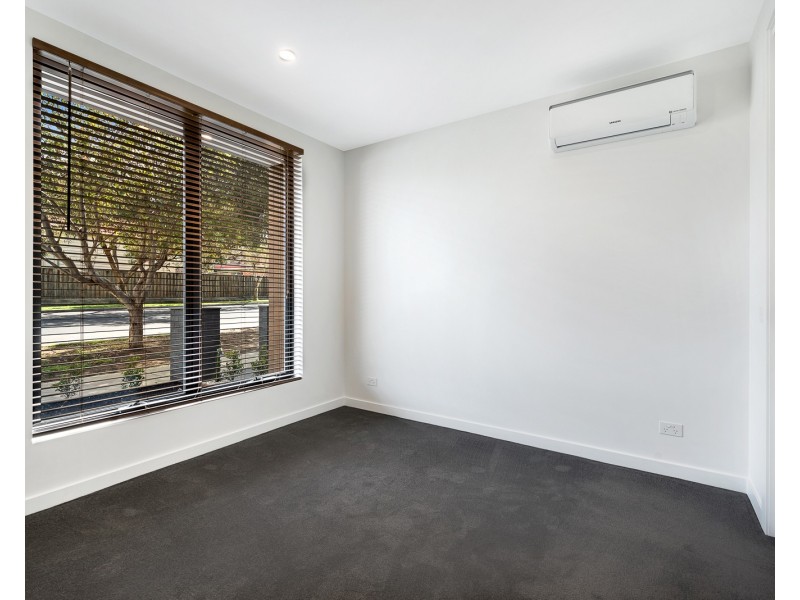 2J Newcastle Street, Thornbury VIC 3071