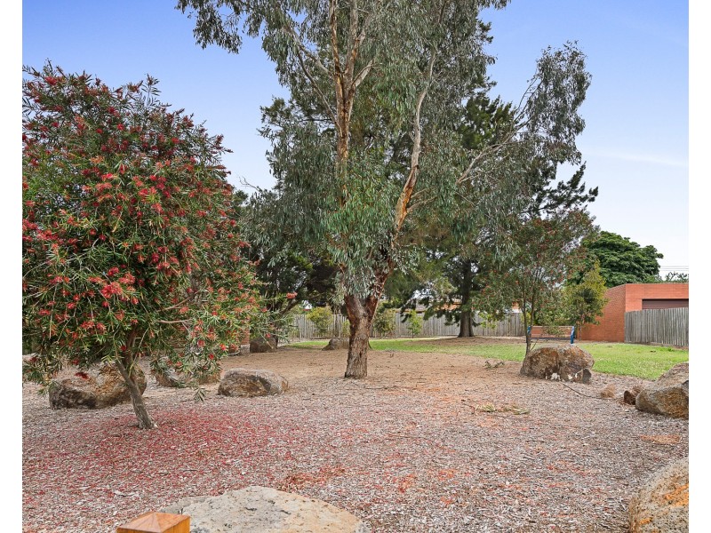 2/6 Kitson Crescent, Airport West VIC 3042