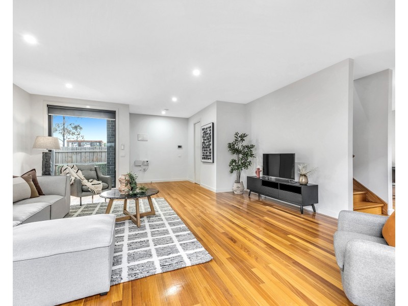 2/6 Kitson Crescent, Airport West VIC 3042