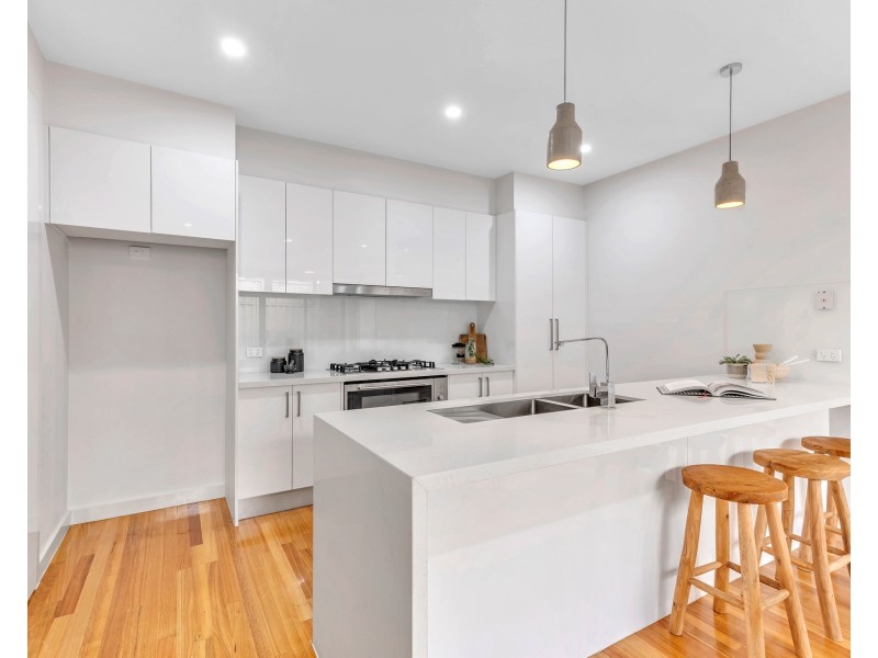 2/6 Kitson Crescent, Airport West VIC 3042