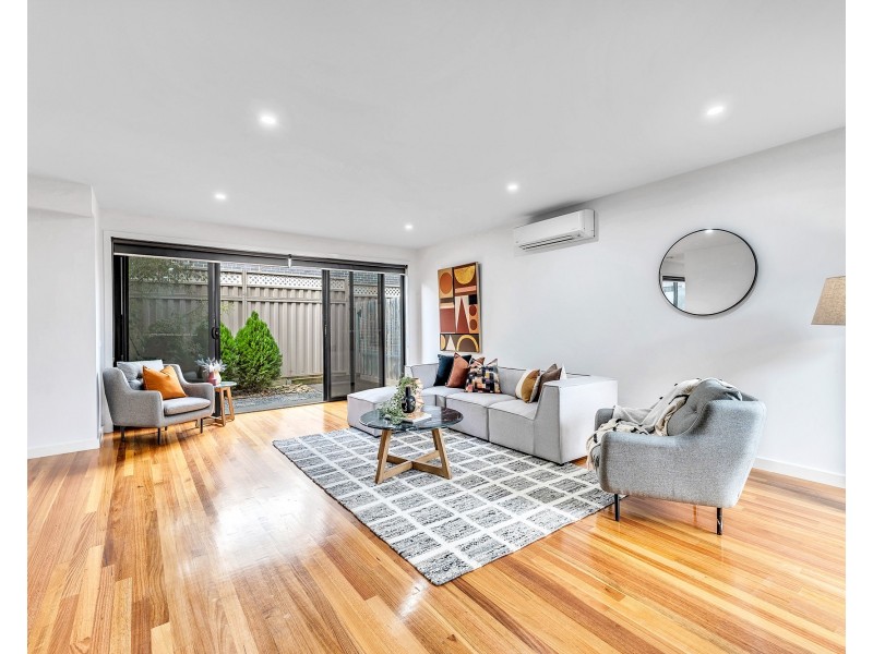 2/6 Kitson Crescent, Airport West VIC 3042