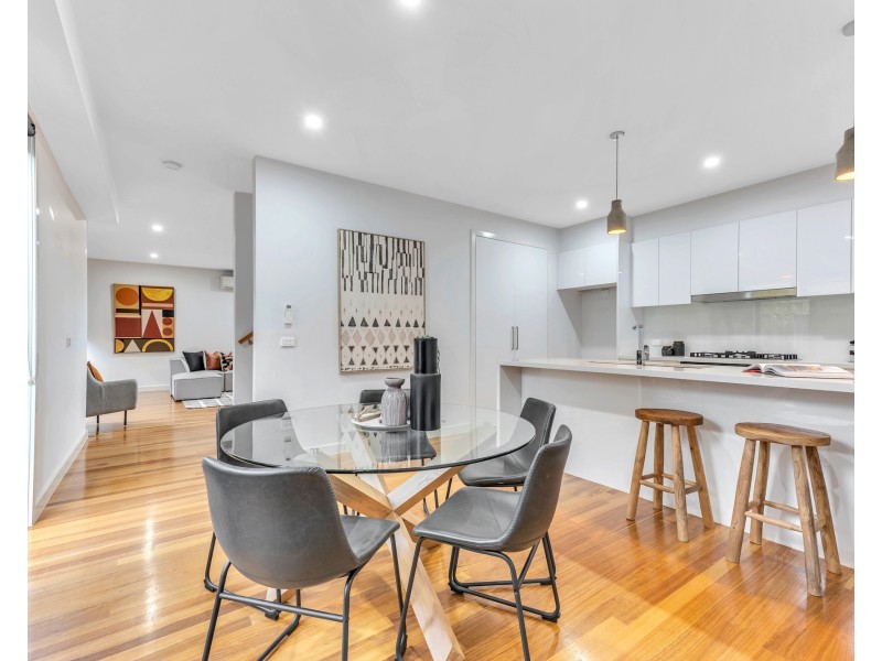 2/6 Kitson Crescent, Airport West VIC 3042