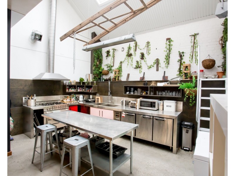 2 LUX WAY, Brunswick VIC 3056