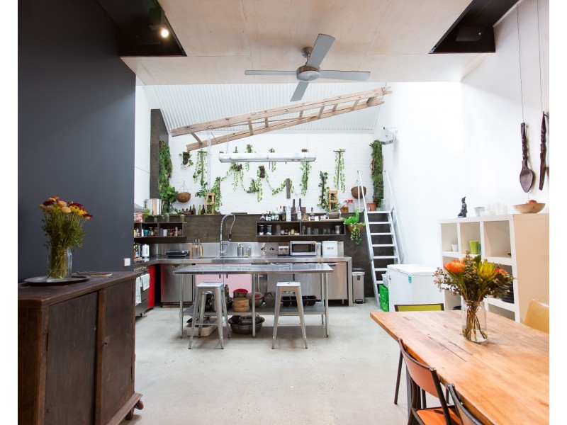 2 LUX WAY, Brunswick VIC 3056