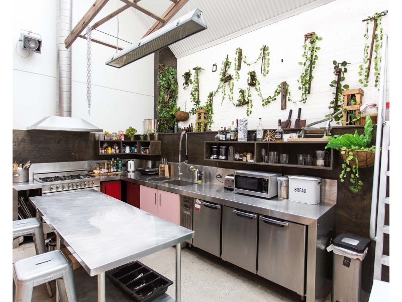 2 LUX WAY, Brunswick VIC 3056