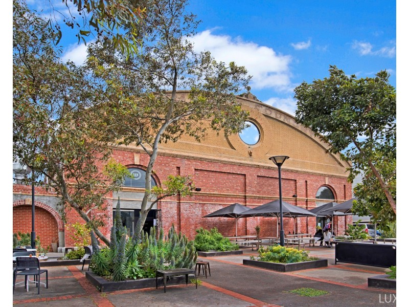 2 LUX WAY, Brunswick VIC 3056