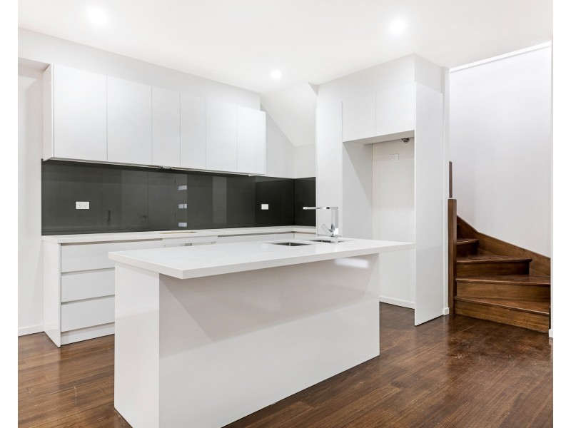 2/70 Halsey Road Airport West, Airport West VIC 3042