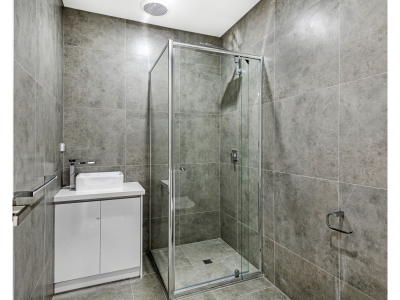 2/70 Halsey Road Airport West, Airport West VIC 3042