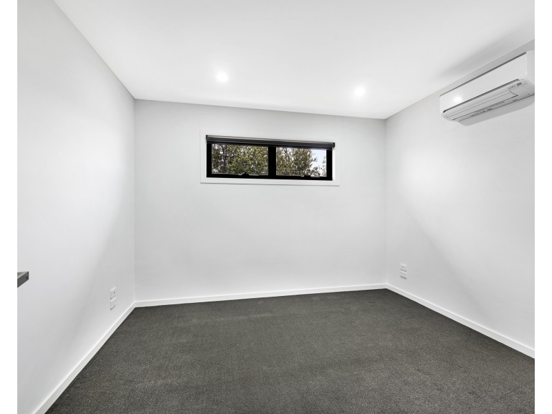 2/70 Halsey Road Airport West, Airport West VIC 3042