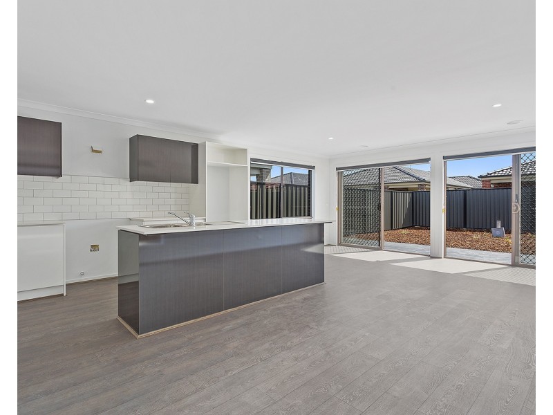 45 Pinnacle Drive, Pakenham VIC 3810