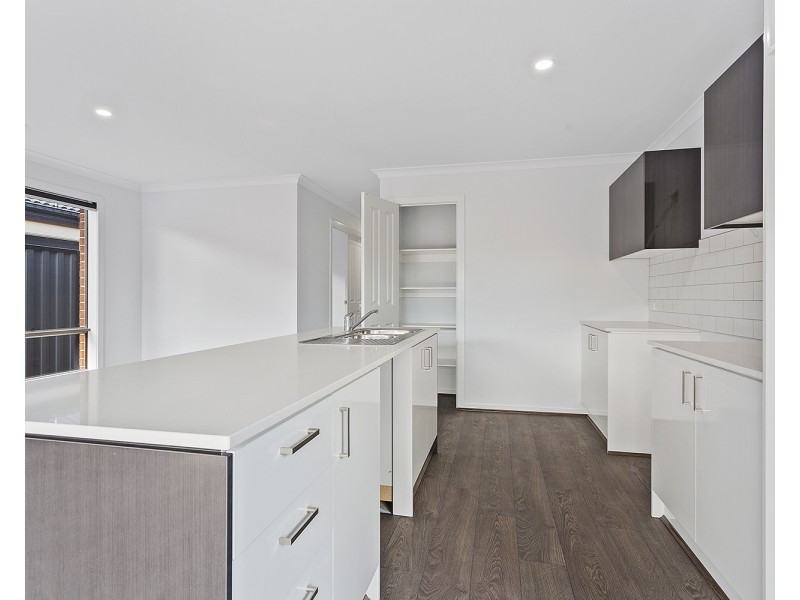 45 Pinnacle Drive, Pakenham VIC 3810