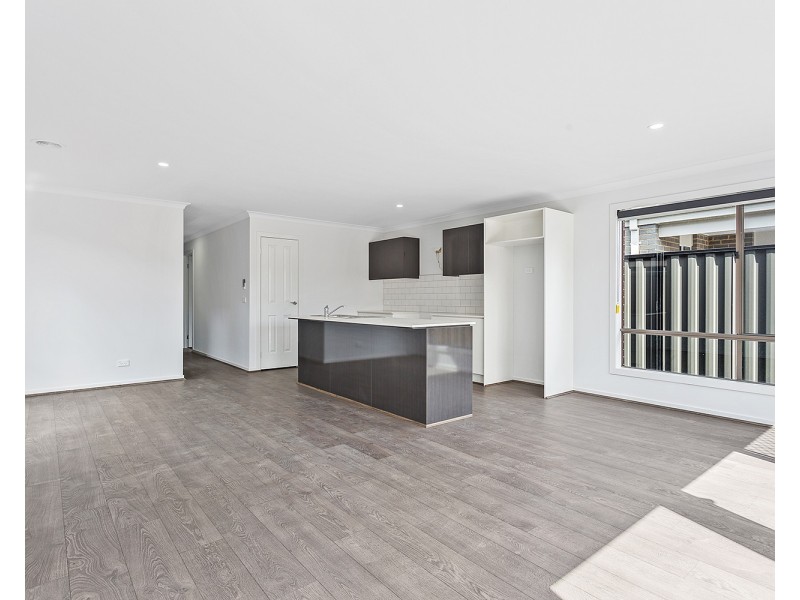 45 Pinnacle Drive, Pakenham VIC 3810