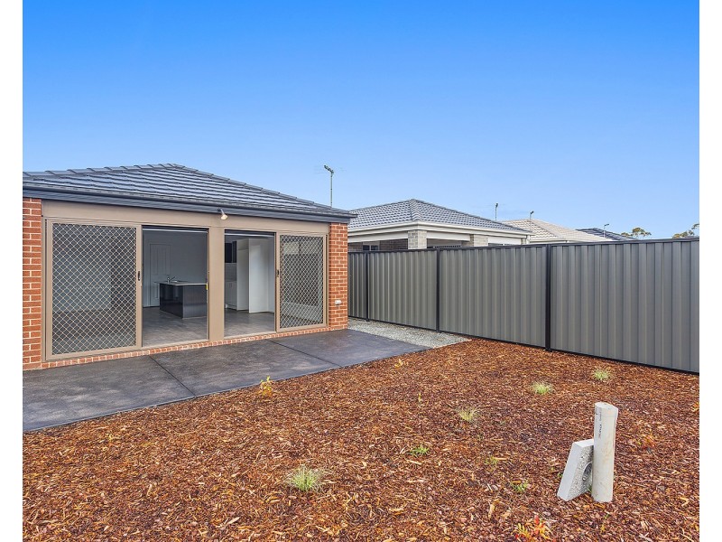 45 Pinnacle Drive, Pakenham VIC 3810