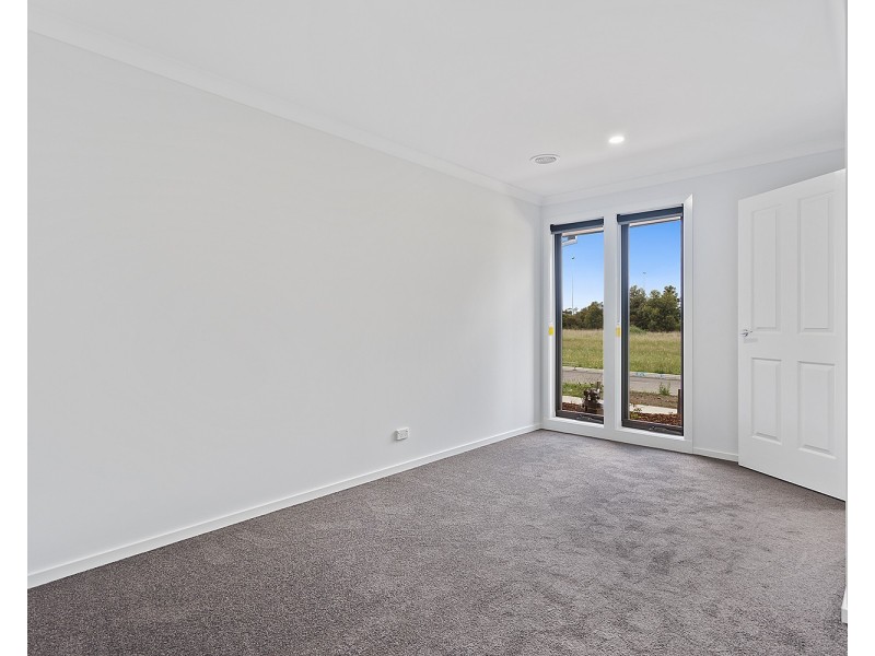 45 Pinnacle Drive, Pakenham VIC 3810
