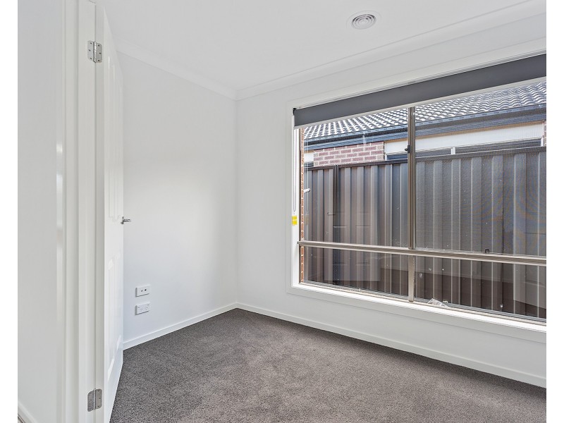 45 Pinnacle Drive, Pakenham VIC 3810