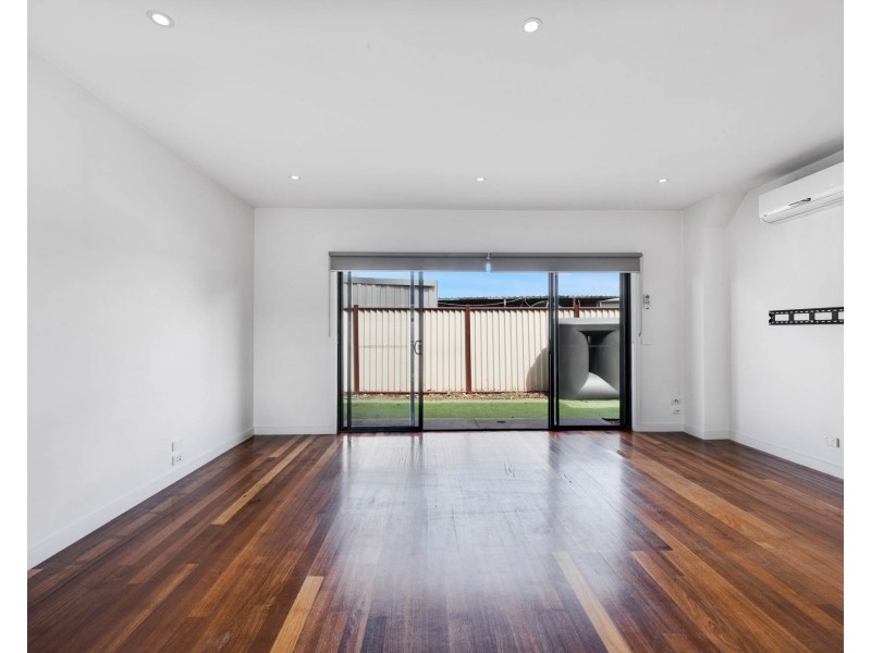 2/82 Bindi Street, Glenroy VIC 3046