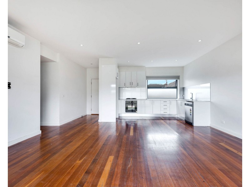 2/82 Bindi Street, Glenroy VIC 3046