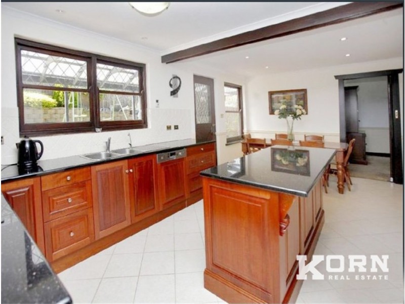 8 Heron Way, Hallett Cove SA 5158
