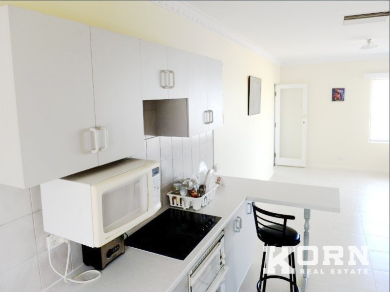 8/20 Seaview Road, West Beach SA 5024