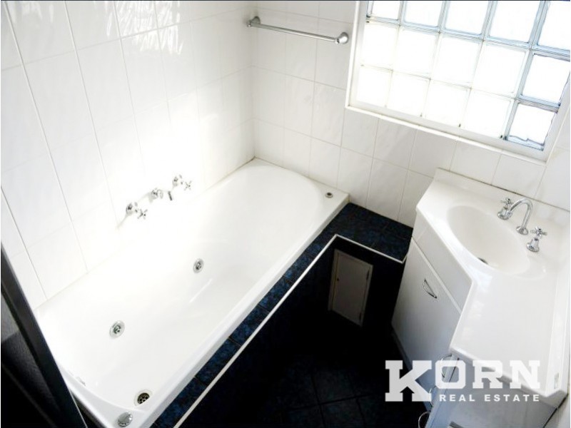 8/20 Seaview Road, West Beach SA 5024