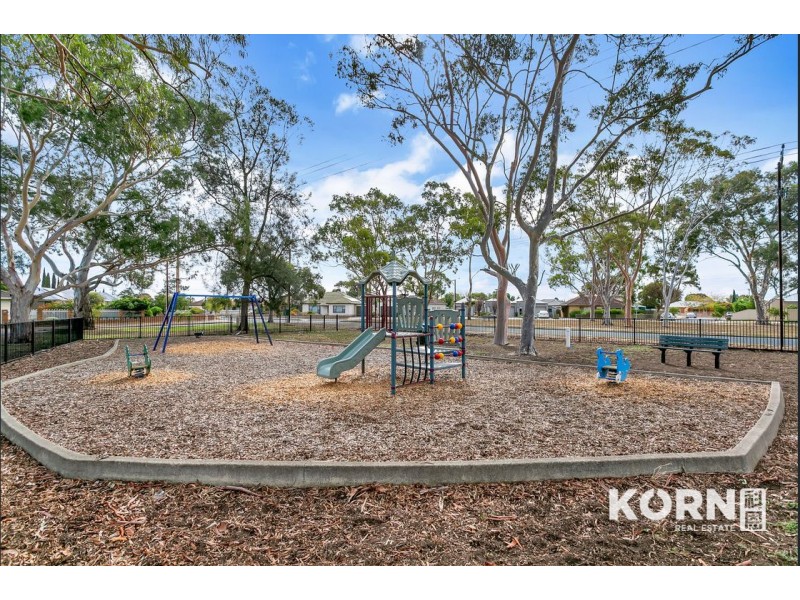 9 Cowra Crescent, Park Holme SA 5043