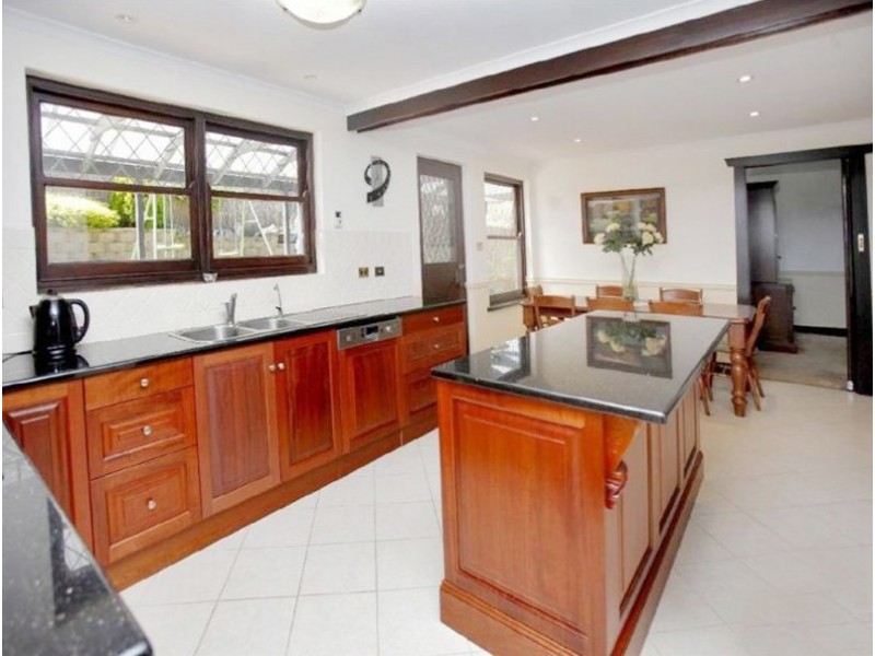 8 Heron Way, Hallett Cove SA 5158