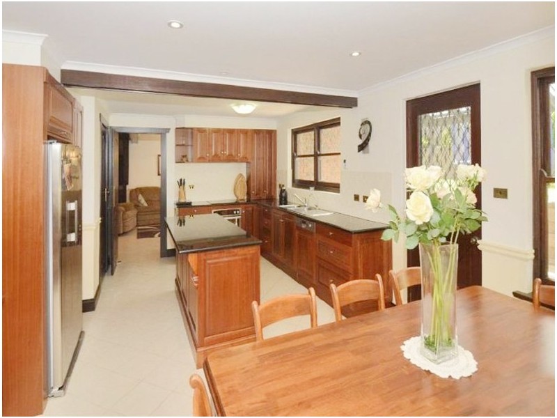 8 Heron Way, Hallett Cove SA 5158