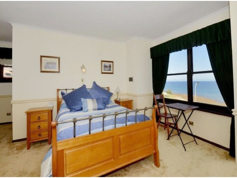 8 Heron Way, Hallett Cove SA 5158