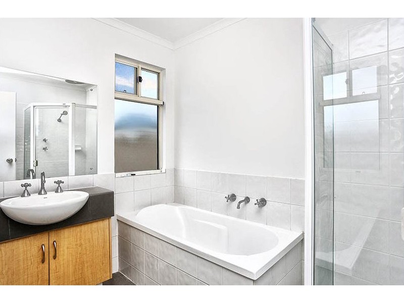 17A Leonore Avenue, Kensington Gardens SA 5068