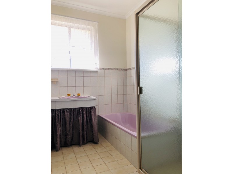 5 Lindsay Avenue, Valley View SA 5093