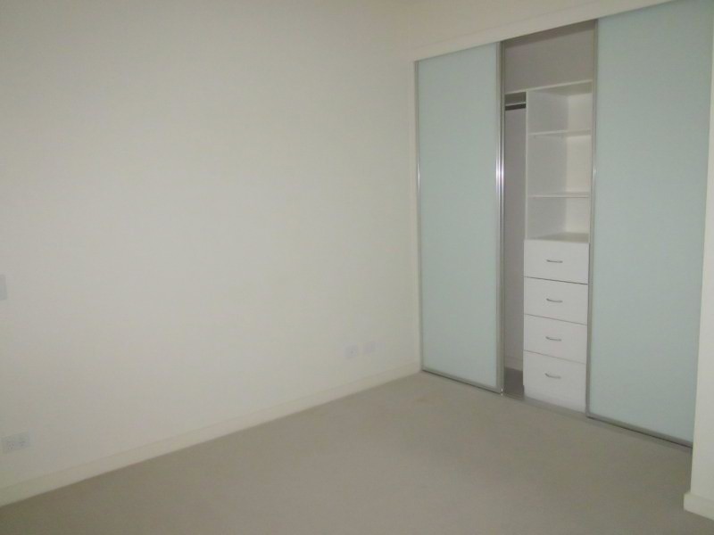 215/1-2 Tarni Court, New Port SA 5015