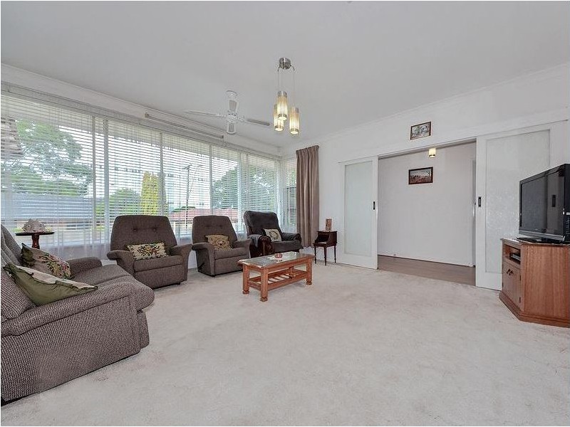86 Flinders Drive, Valley View SA 5093