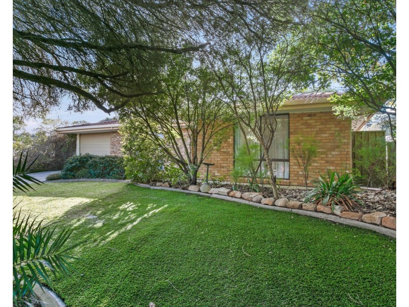 8 Rubin Crescent, Happy Valley SA 5159