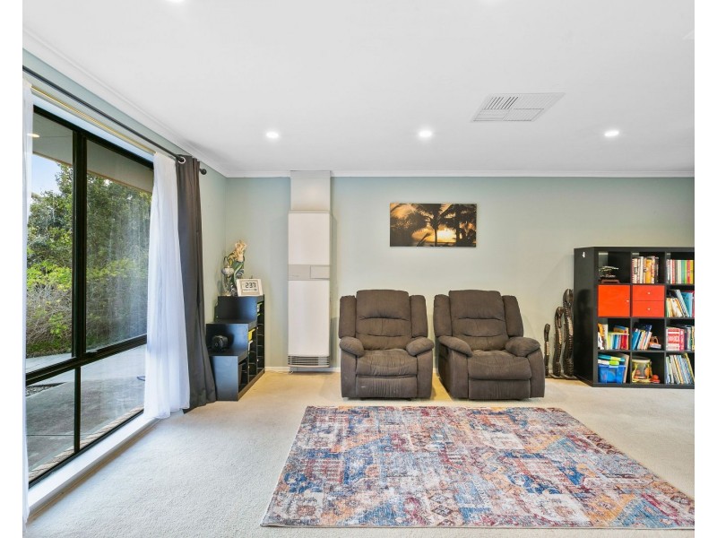8 Rubin Crescent, Happy Valley SA 5159